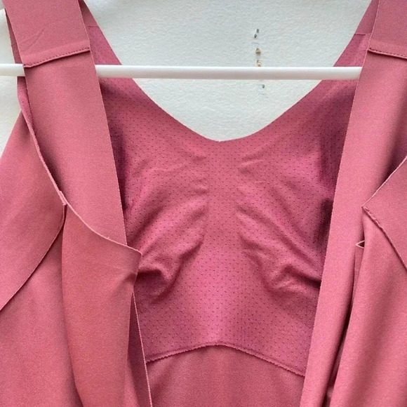 KNIX - LuxeLift Tank in Merlot - Picture 5 of 7